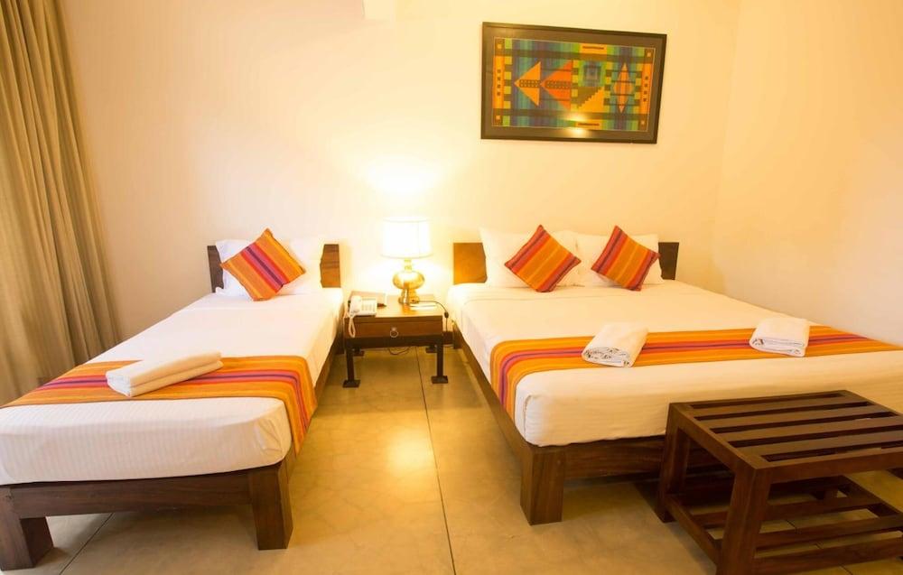 Jaffna Heritage Hotel Bagian luar foto