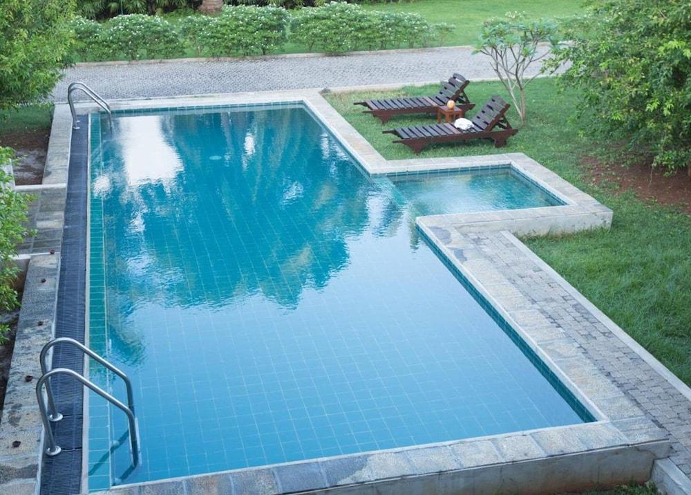 Jaffna Heritage Hotel Bagian luar foto